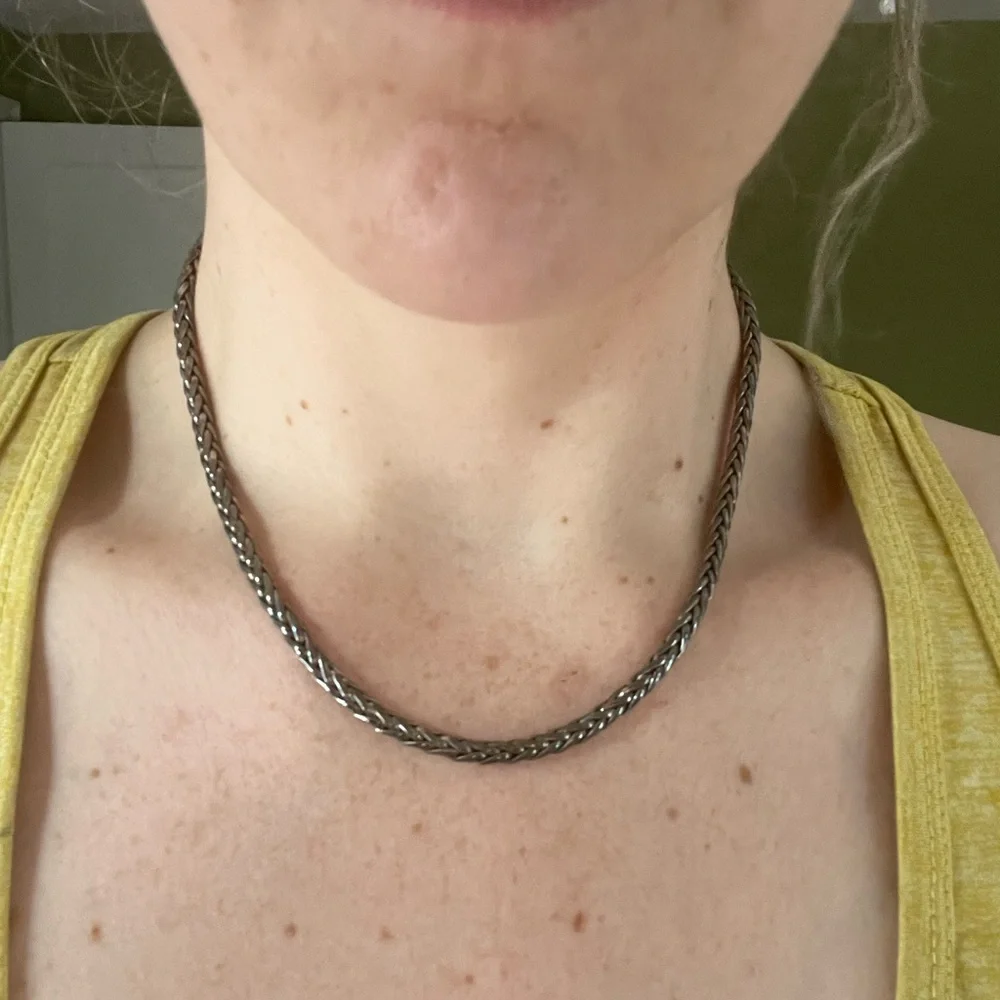 ZINA BEVERLY HILLS Thin Toggle Necklace - Picture 5 of 5